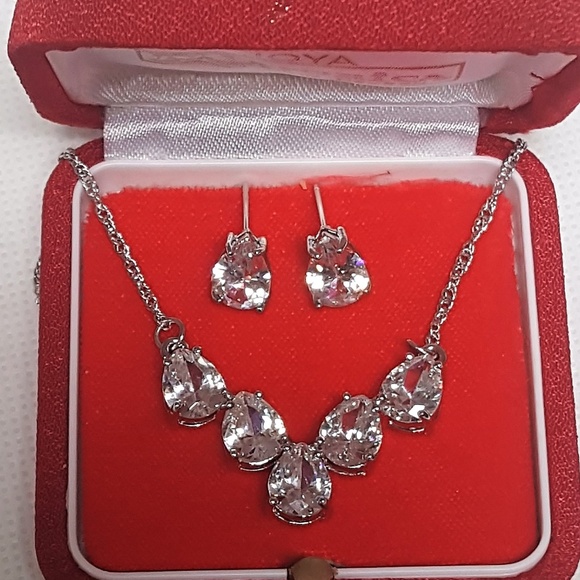 Brilliant CZ Water Drop Pear shaped Silver Plated Necklace Set sparkle - Picture 2 of 4